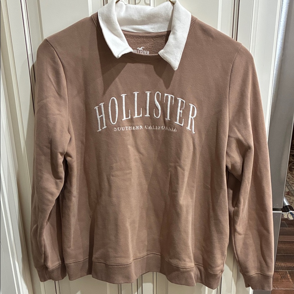 Hollister Women’s Tan Crewneck Sweater